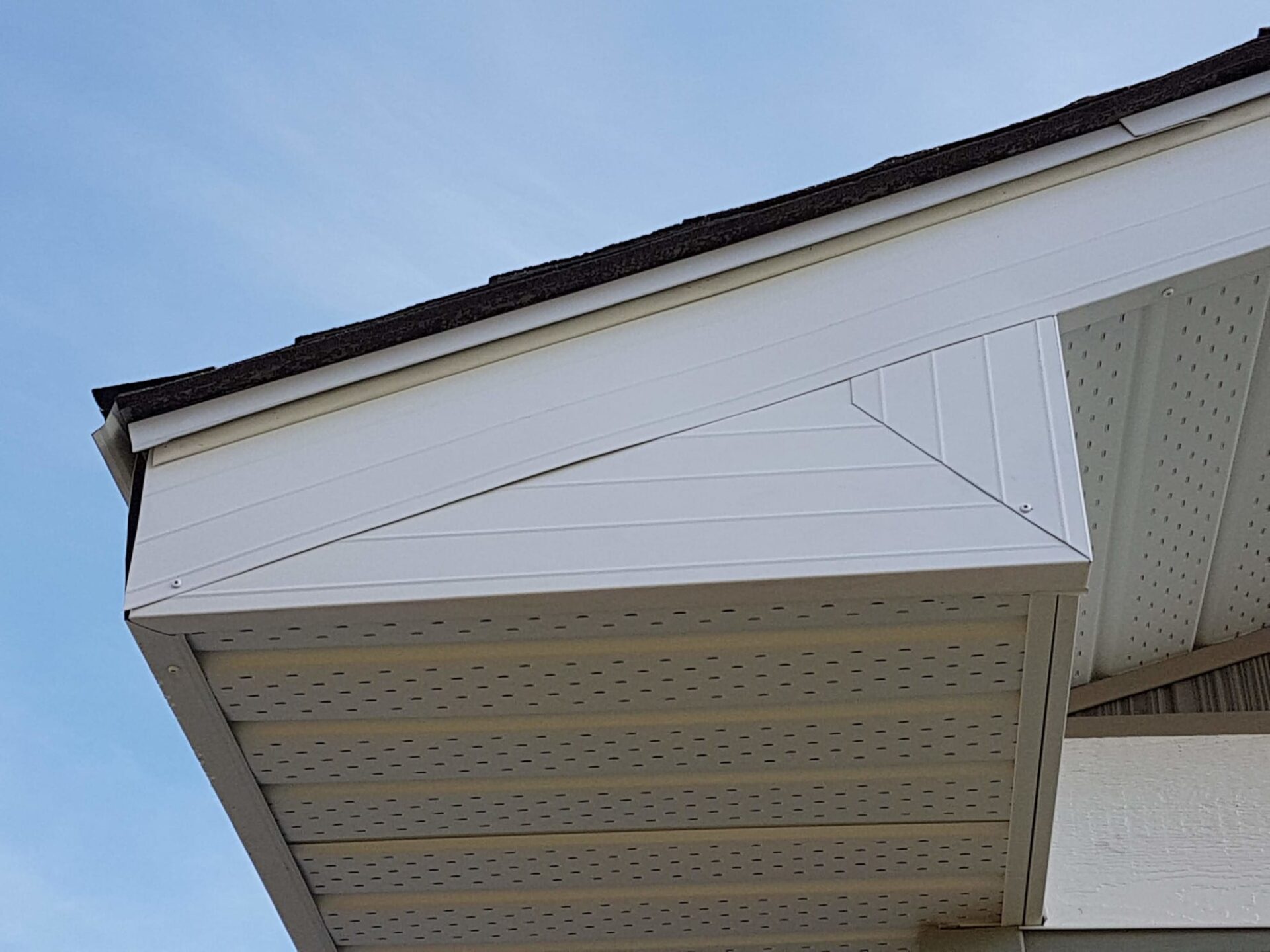 5 Reasons and Signs You Might Need a New Roof