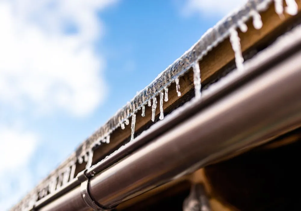 define eavestrough