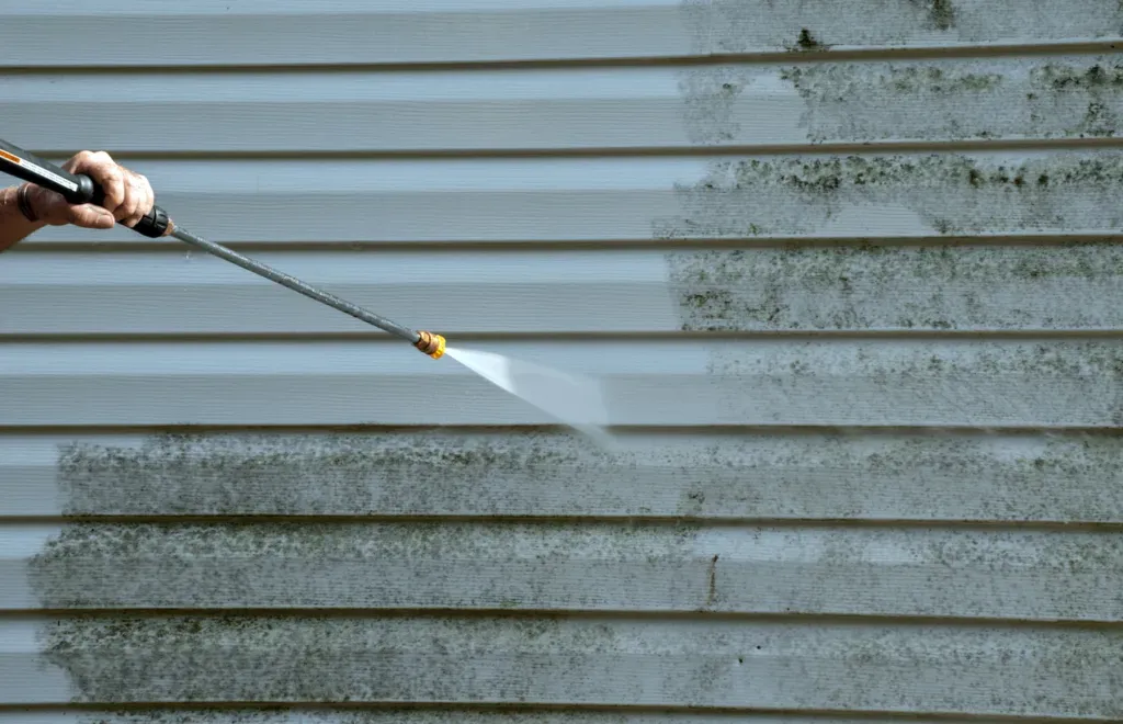 how do you clean vinyl siding without scrubbing